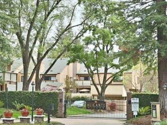 2nd image of 523 Woodside Oaks APT 3