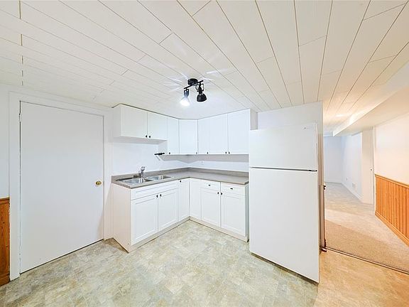 3rd image of 237 Essex St