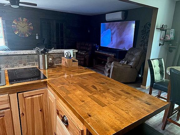 Kitchen w/induction cooktop