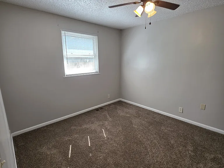 865 Louisville Hwy #B — Photo 15