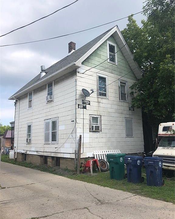 2nd image of 2621 Pine Ave