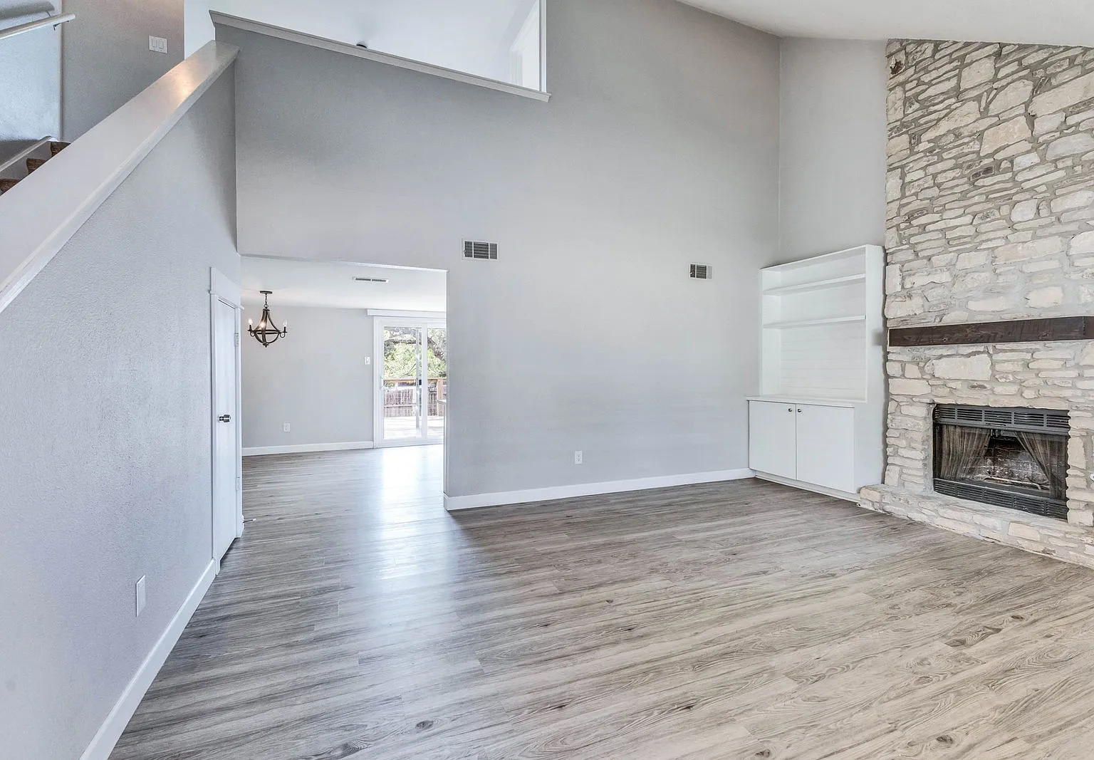 3 bed, 2.0 bath, 1488 sqft, $2,550 — Photo 2