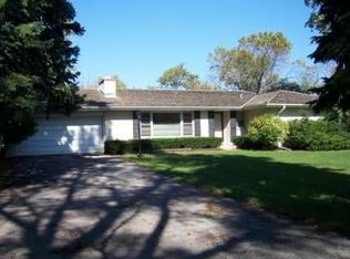 960 W Westleigh Rd, Lake Forest, IL 60045