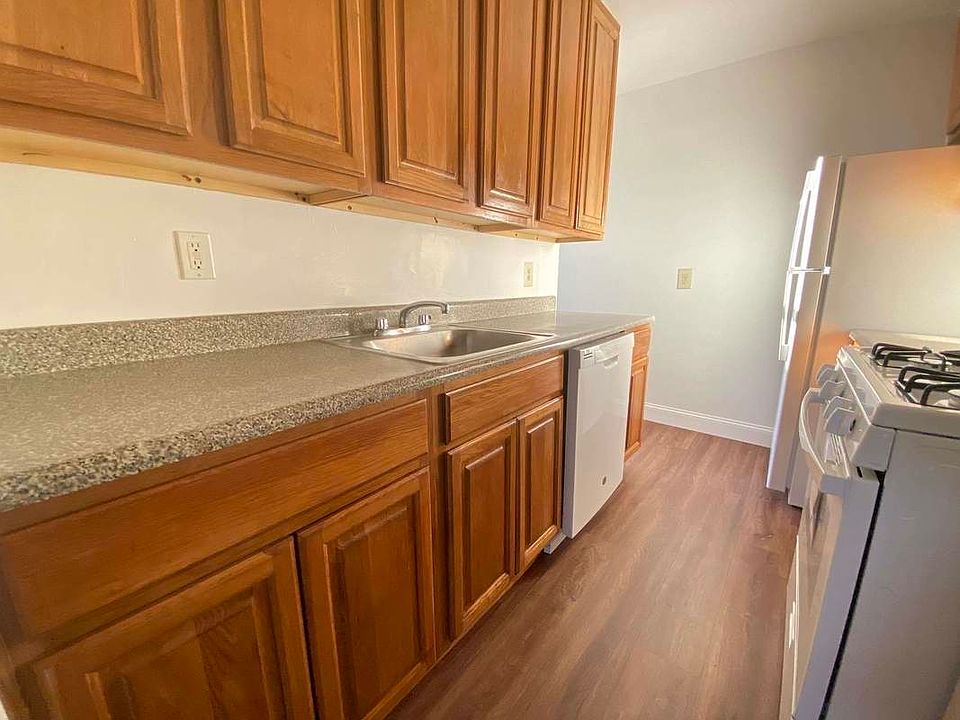 1st image of 20-51 Crescent St #B3