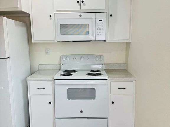 3rd image of 2814 S Washington St #B