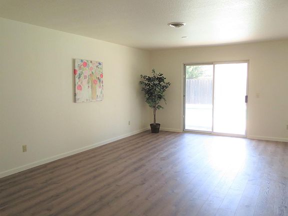 4th image of 1141 Canterbury Dr
