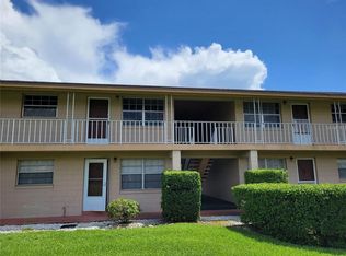 1100 E Caroline St APT 215, Tavares, FL 32778