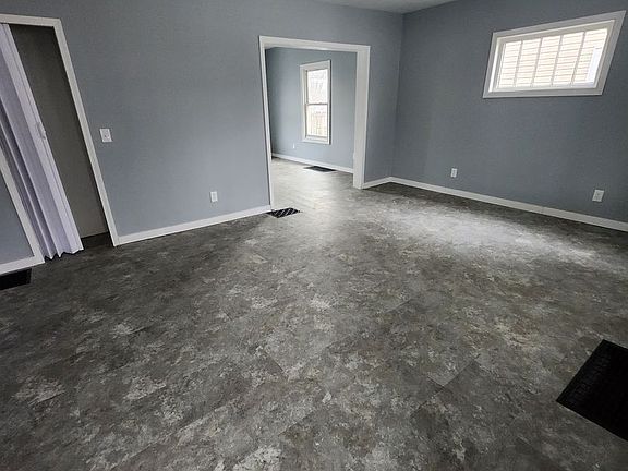 3rd image of 1244 W 21st St