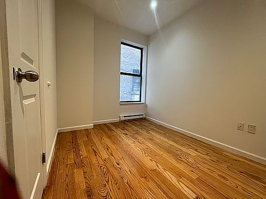 5th image of 310 Manhattan Ave #31