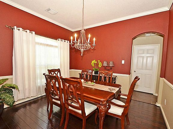 ELEGANT FORMAL DINING!