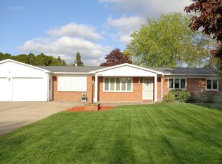 702 Five Mile Line Rd, Webster, NY 14580