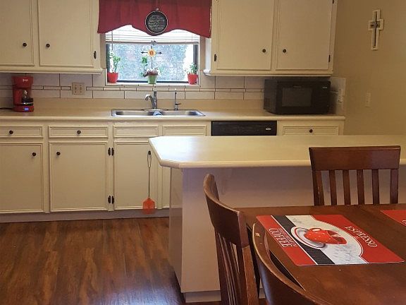 4th image of 2729 Iris Ave