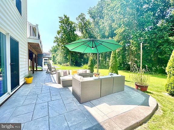 4th image of 343 Acasta Dr