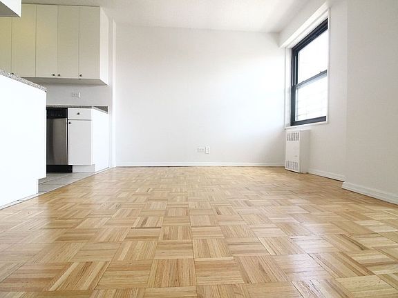 2nd image of 175 W 90th St APT 10B