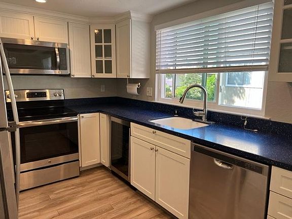 3rd image of 728 Palomino Dr