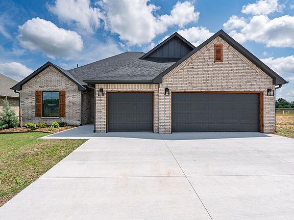 5th image of 219 Outlander Way