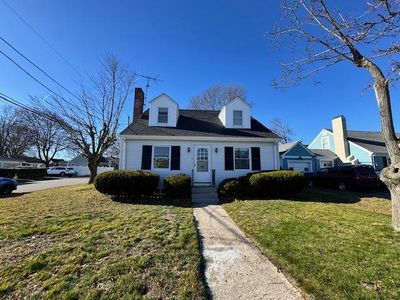 62 York Ave, Pawtucket, RI, 02860