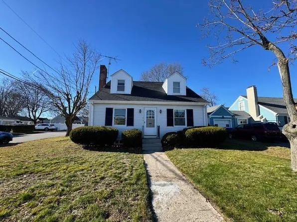 62 York Ave, Pawtucket, RI 02860