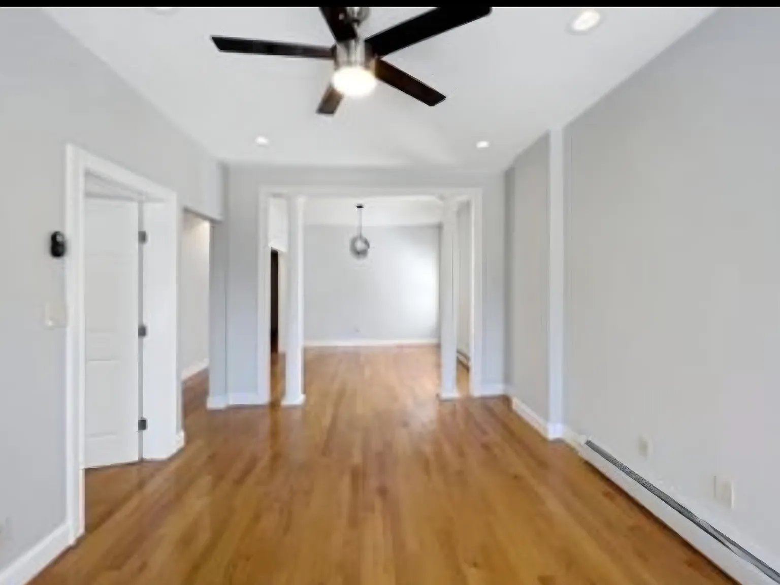 3 bed, 960 sqft, $3,400 — Photo 3