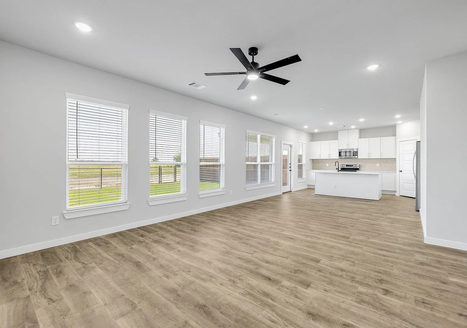 Available Now! New Luxurious Duplex Located On 1-Acre Lot In Midlothian, Tx! — Photo 3