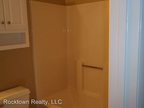 4th image of 1324 Bradley Dr