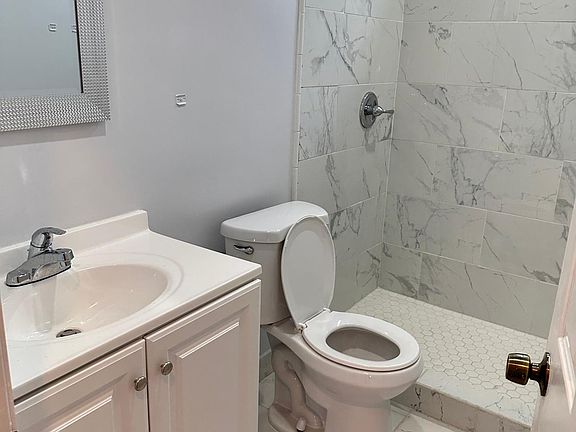 3rd image of 1758 Lincoln Ave APT 2
