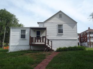 2405 El Tivoli Dr, Saint Joseph, MO 64507