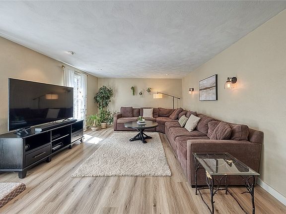 5th image of 5910 Graybrooke Dr