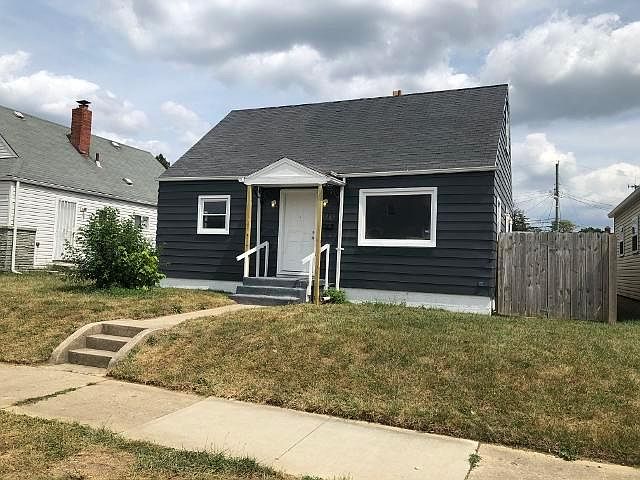 1st image of 2222 Hiawatha Park Dr