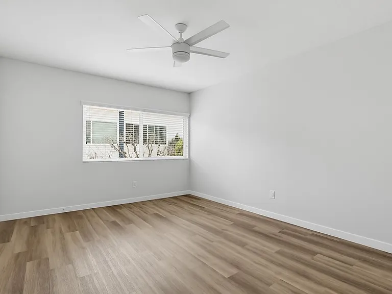 3650 Newton — Photo 33