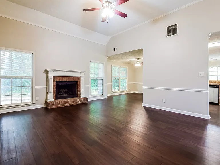 1204 Garden Path SE — Photo 4