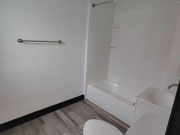 3rd image of 3532 Grove Ave #Bs