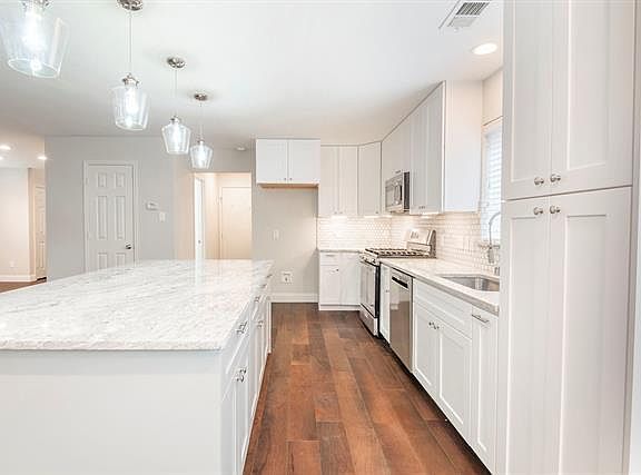 3rd image of 2124 Malone Dr