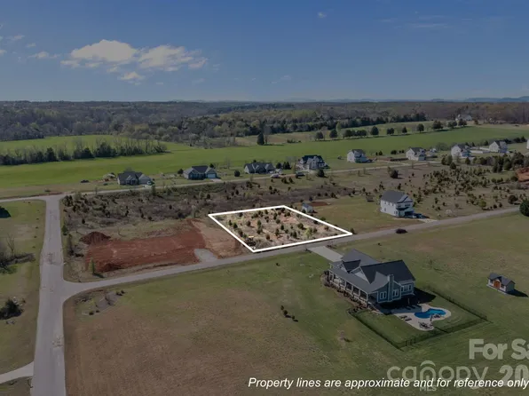 115 Mouzon Ln, Statesville, NC 28625