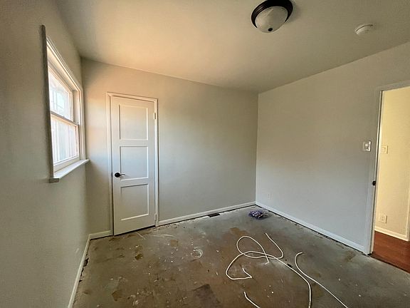 4th image of 3209 W 110th St