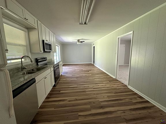 5th image of 1021 Greenwood Dr