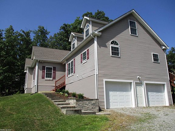 3rd image of 320 Wisteria Dr