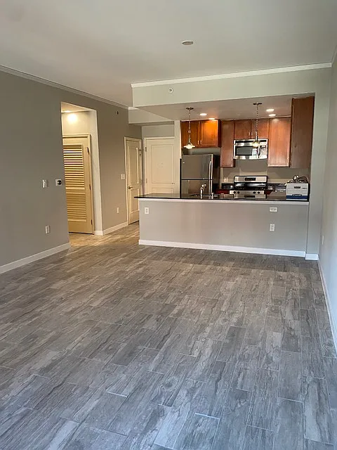 2 bed, 918 sqft, $2,000 — Photo 4