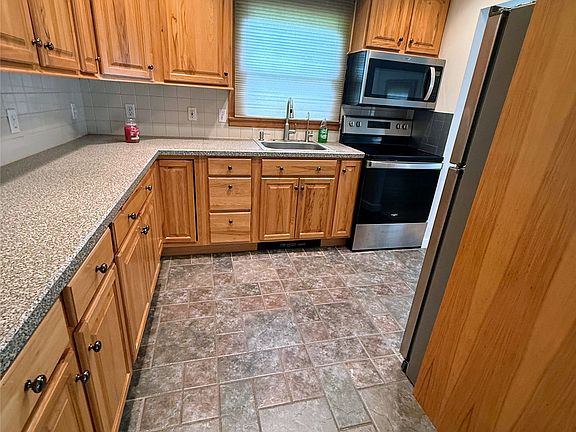3rd image of 322-328 Perry Rd