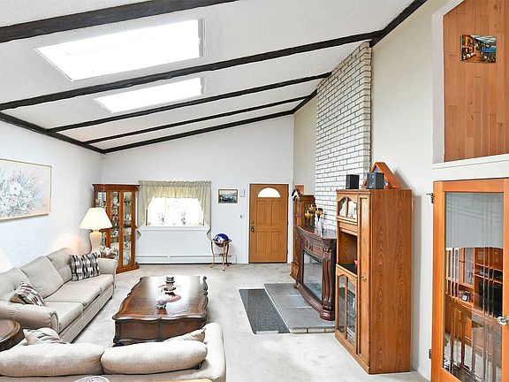 4th image of 2929 Bellport Ave