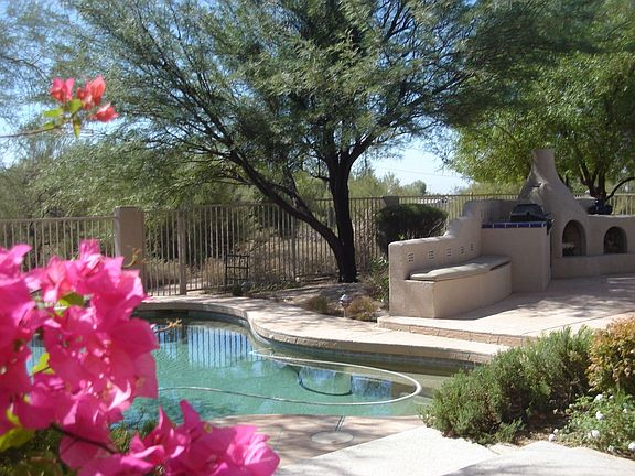 Pool,BB-Q area,Kiva Fireplace+more!