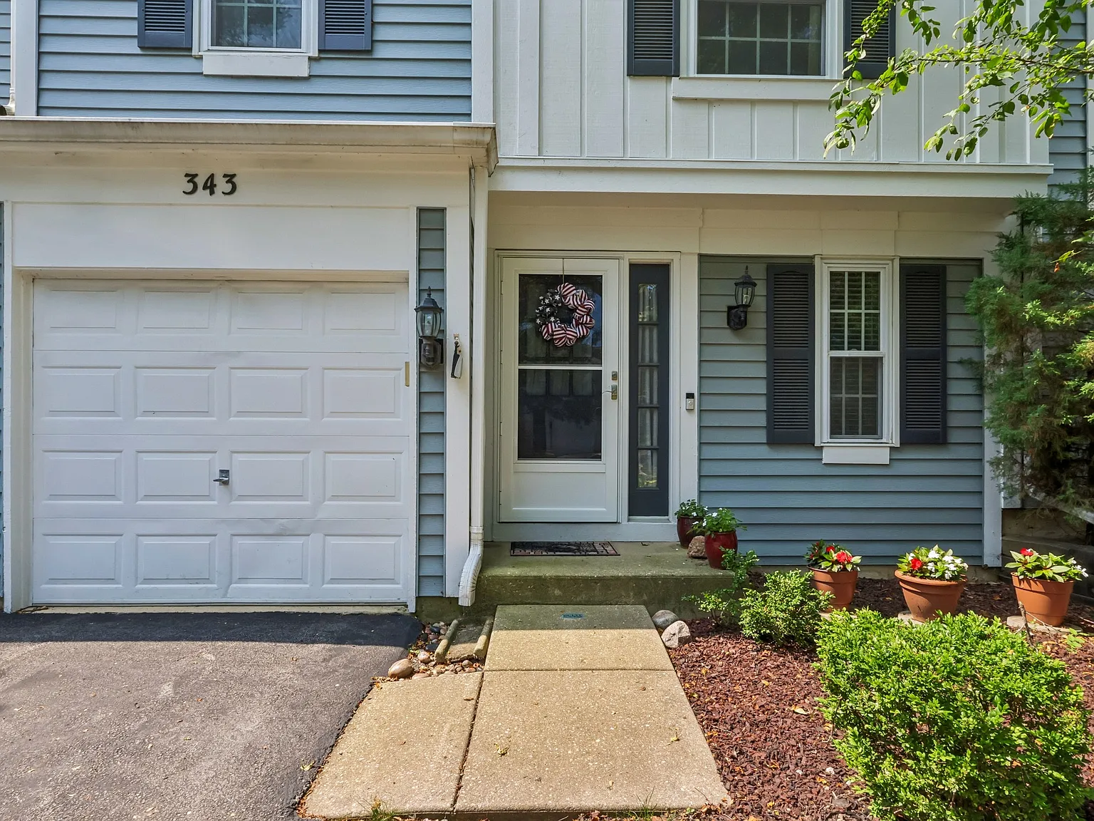 2 bed, 1.5 bath, 1268 sqft, $2,395 — Photo 1