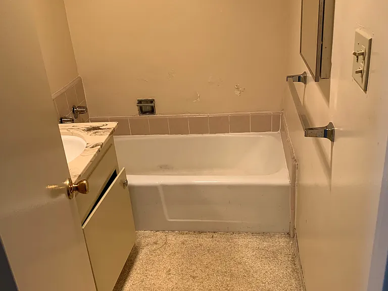 2033 E 3rd St #2D — Photo 12