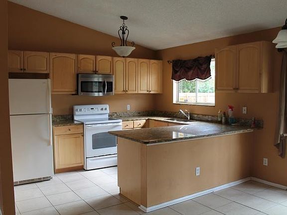 4th image of 1014 SW Barbarosa Ave