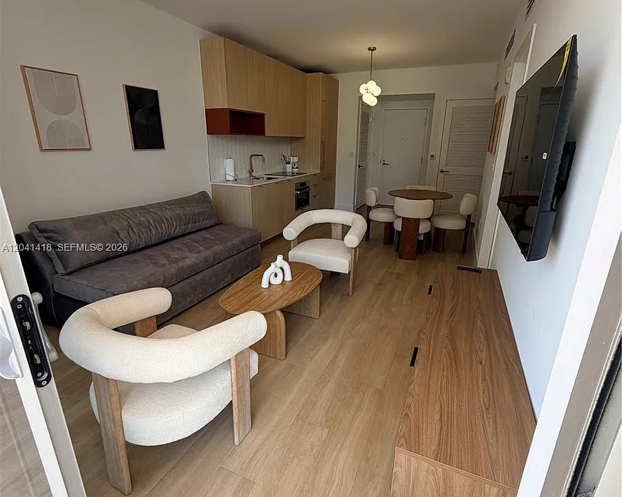 90 NE 32nd St #707
