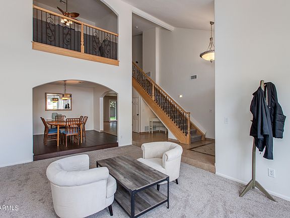 3rd image of 1067 E SEMINOLE Drive