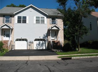 46 Lakeview Dr, Helmetta, NJ 08828