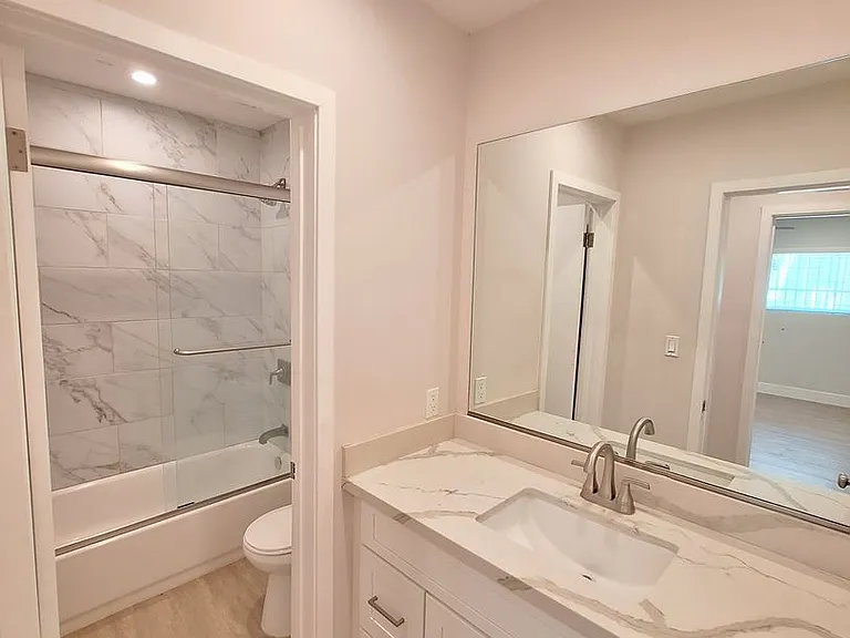 336 S Norton Ave #102 — Photo 9