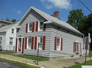 82 2nd St, Athens, NY 12015
