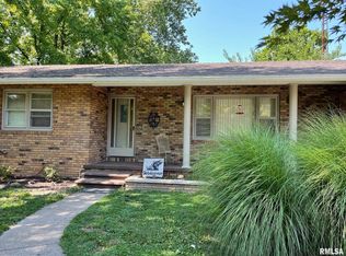 205 W George St, Buckner, IL 62819